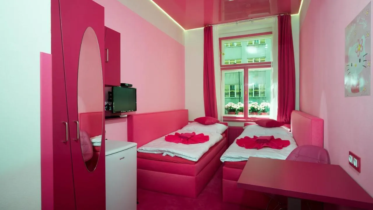 Apartment Colours - Your 7 Colour Experience In Centre Of Praha 0*,